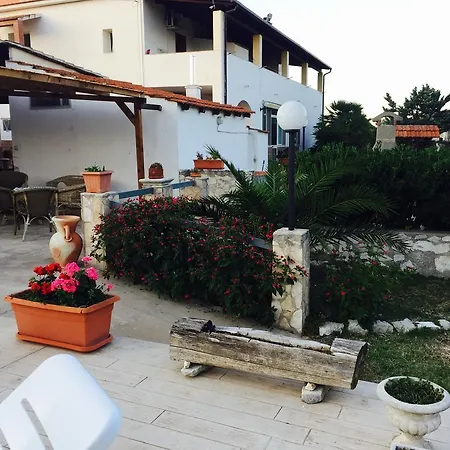 Фермерский дом Azzarone *