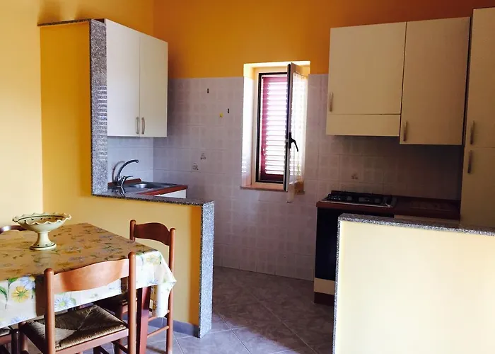 阿扎罗讷农家乐 *